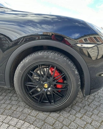 Porsche Cayenne cena 82900 przebieg: 235000, rok produkcji 2011 z Trzebinia małe 79
